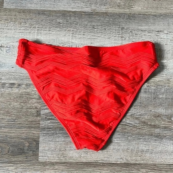 La Blanca Red Textured Swim Bottoms - Picture 2 of 7